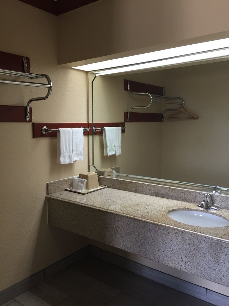 Palace Inn South Wayside Хьюстон Экстерьер фото